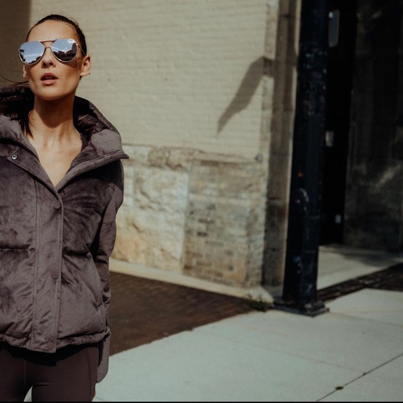 Sleek and sporty suede like puffer by MPG made with 90% DOWN. Brand new - Picture 2 of 10